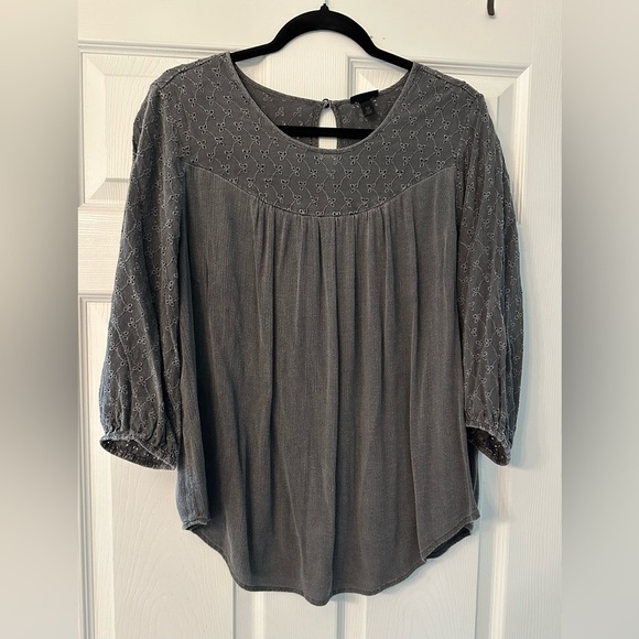 TORRID 00 0X XL Gray Washed Gauze Blouse Eyelet Detail 3/4 Sleeve R $46 - Picture 2 of 11